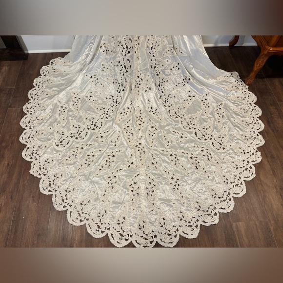 Vintage 80s HelenFreeds Ivory Heavily Beaded Long Sleeve Cathedrel Wedding Gown - Picture 9 of 10